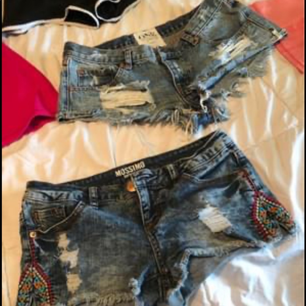 Cute blue jean ripped shorts great condition